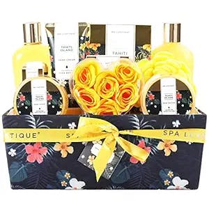 Get Ready to Relax and Pamper Yourself with Spa Luxetique Bath Gift Set!