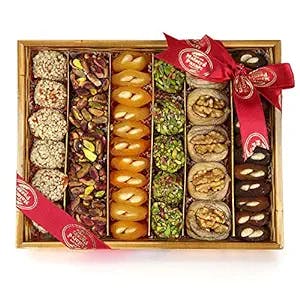 Premium Natural Dried Fruits and Nuts Basket Gourmet Snack Arrangement For Gift and You (800 gr/28.2 oz)